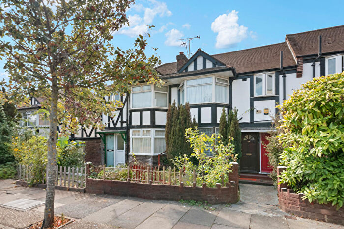 1 Bedroom Maisonette For Sale In Heather Park Drive, Wembley, HA0