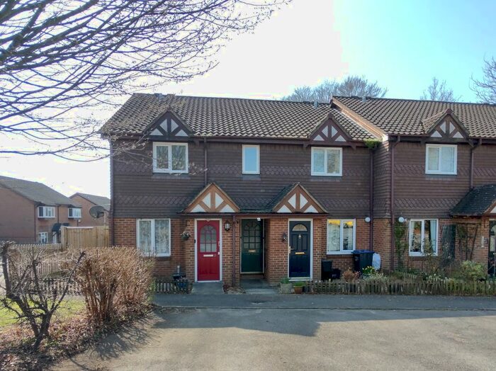 1 Bedroom Flat To Rent In Montgomery Gardens, Salisbury, Wiltshire, SP2