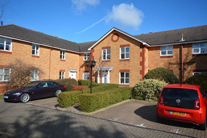 1 Bedroom Flat For Sale In Waterside Close, Surbiton, KT6