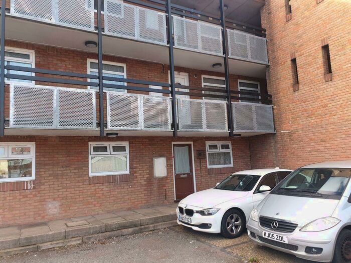 2 Bedroom Flat To Rent In Wexham, SL1