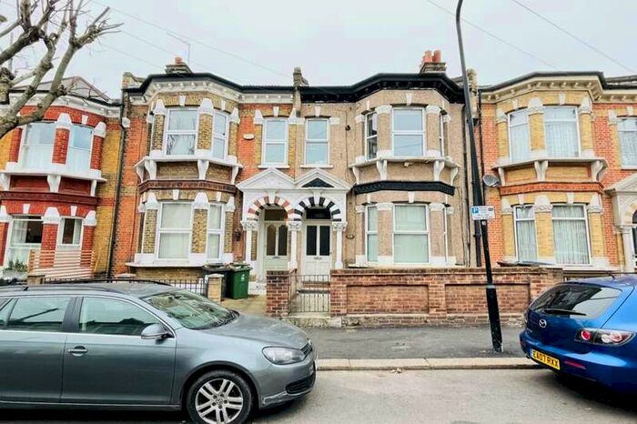 1 Bedroom Flat To Rent In Cedars Avenue, Walthamstow, London, E17
