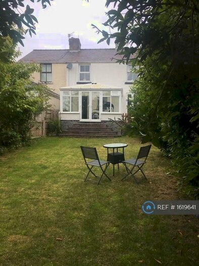 3 Bedroom Semi-Detached House To Rent In Hillside Road, Heswall, CH60