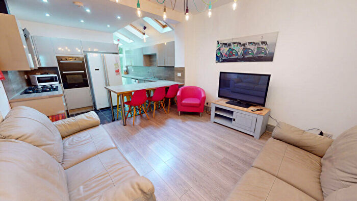 6 Bedroom Terraced House To Rent In Heeley Road, Birmingham, Selly Oak, B29