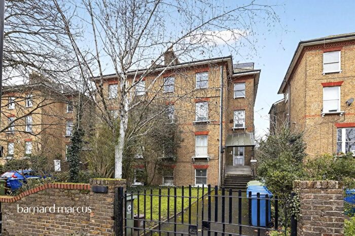 1 Bedroom Flat For Sale In Peckham Rye, London, SE22