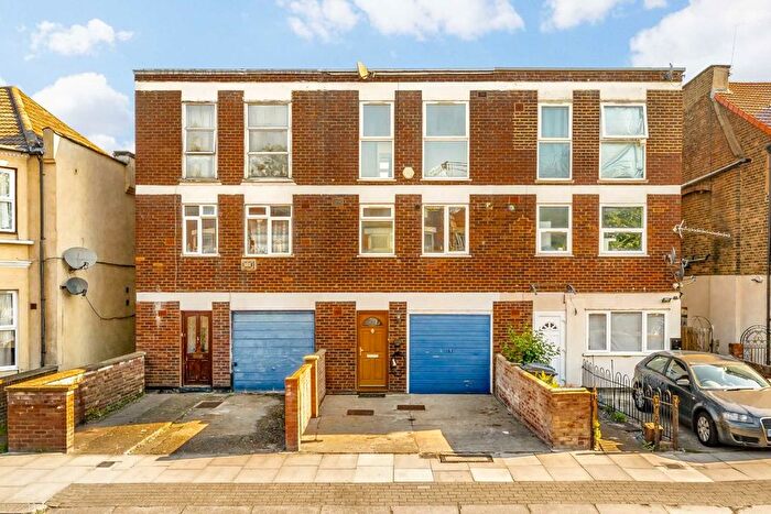 4 Bedroom Property For Sale In Station Road, Finchley, N3