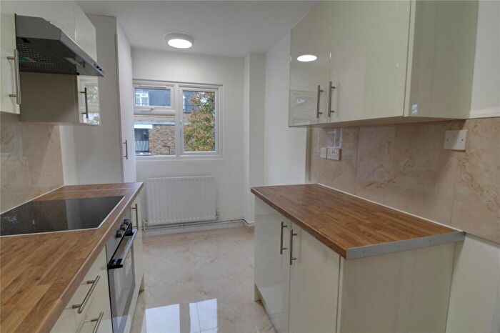 1 Bedroom Apartment For Sale In Waverley Road, Enfield, Middlesex, EN2