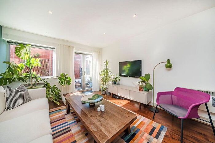 1 Bedroom Flat For Sale In High Street, Weybridge, KT13