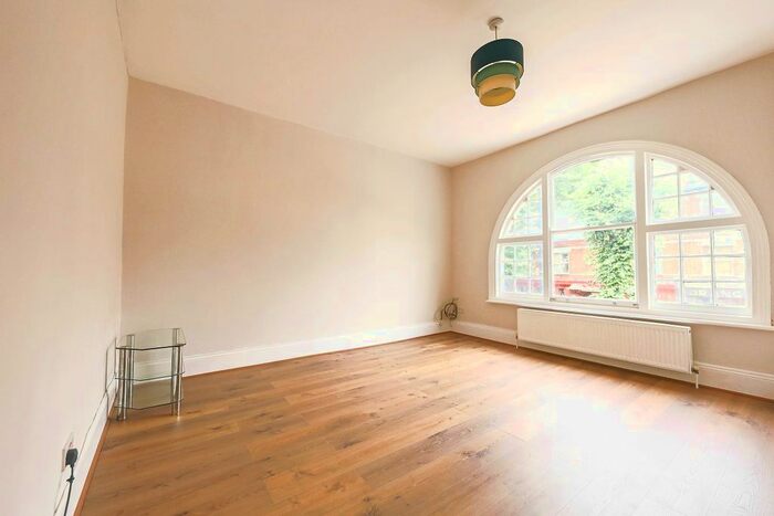 2 Bedroom Flat To Rent In Northfield Avenue, London, W13