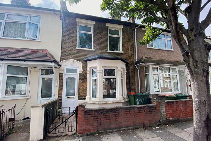3 Bedroom Terraced House For Sale In Glasgow Road, Plaistow, E13
