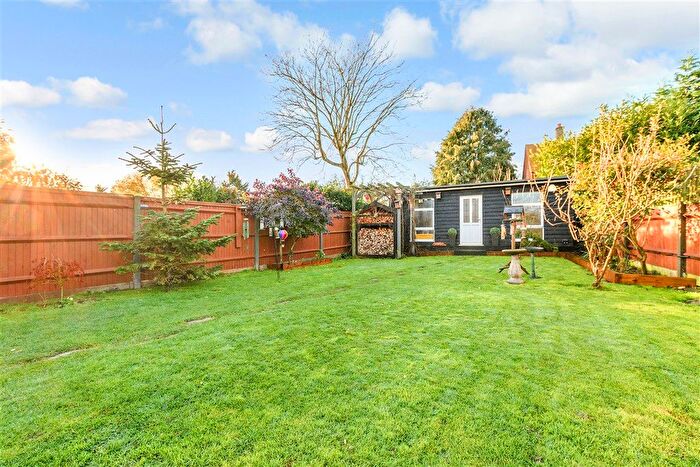 4 Bedroom Detached Bungalow For Sale In Norwood Lane, Meopham, Kent, DA13