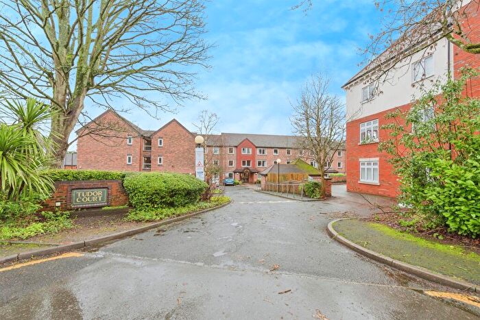 2 Bedroom Flat For Sale In Midland Drive, Sutton Coldfield, B72
