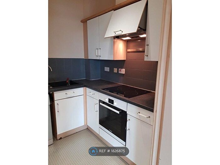 2 Bedroom Flat To Rent In Bath, Hounslow, TW3