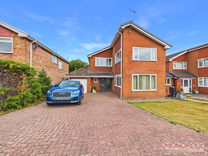 4 Bedroom Detached House For Sale In Yorke Avenue, Marchwiel, LL13