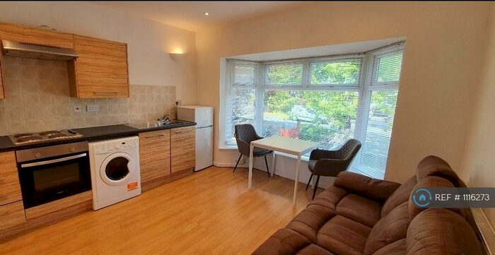 1 Bedroom Flat To Rent In Alwoodley Lane, Leeds, LS17