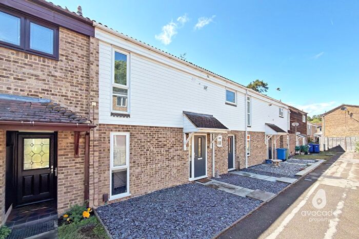 3 Bedroom Terraced House For Sale In Pembroke, Bracknell, RG12