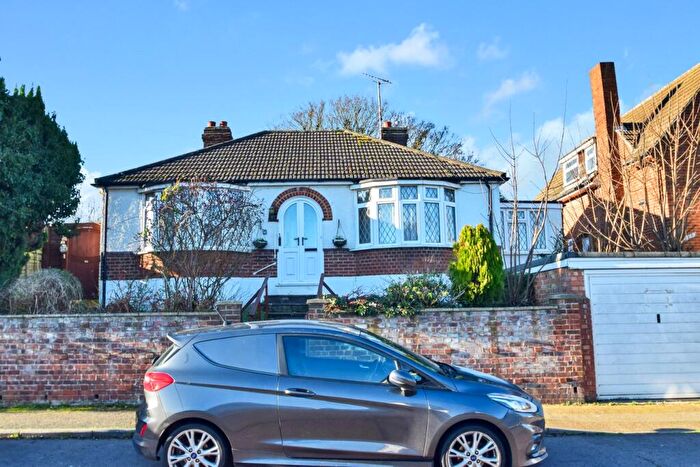 2 Bedroom Detached Bungalow For Sale In Lancelot Avenue, Strood, Rochester, ME2