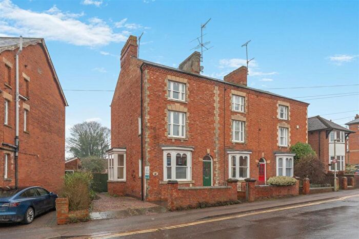 3 Bedroom Town House For Sale In Bath Road, Banbury, OX16