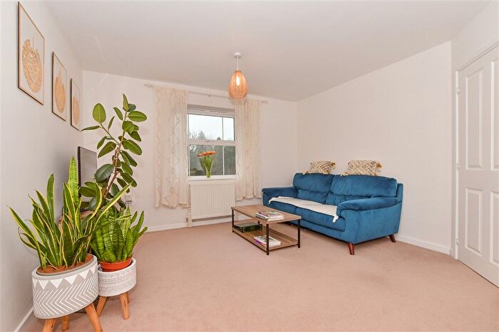 2 Bedroom Flat For Sale In Hawkes Way, Maidstone, Kent, ME15