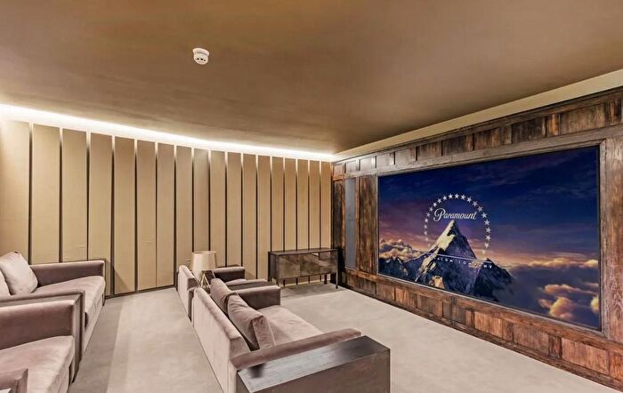 2 Bedroom Flat To Rent In Riverlight Quay, London, SW11