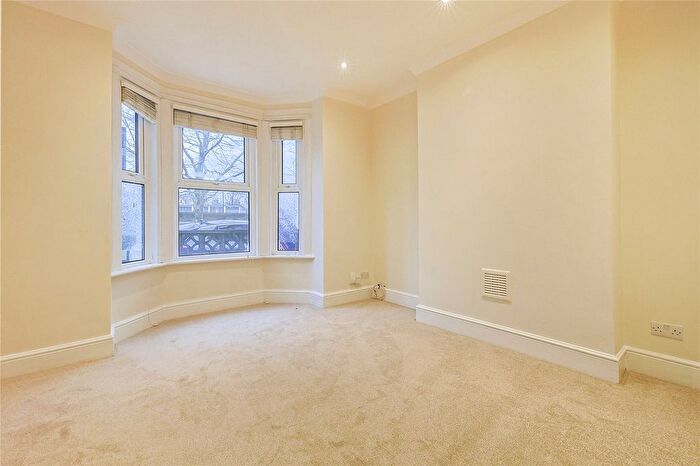 2 Bedroom Flat To Rent In Goodwin Road, London, W12