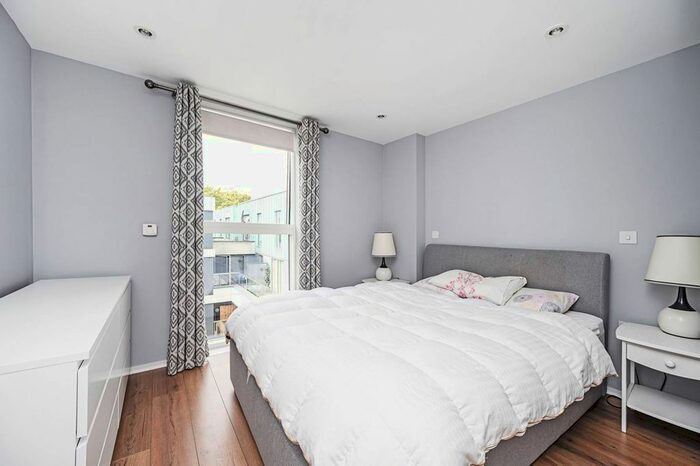 2 Bedroom Flat To Rent In Dance Square, Clerkenwell, London, EC1V