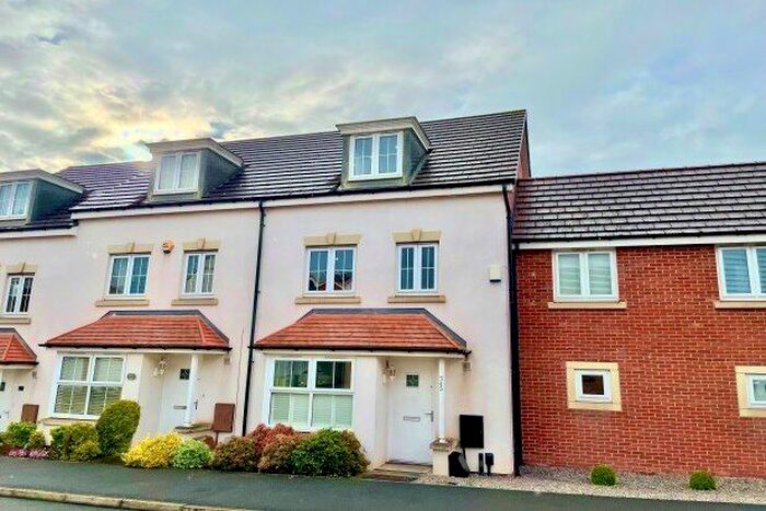 4 Bedroom Town House To Rent In Hucknall, Nottingham, NG15