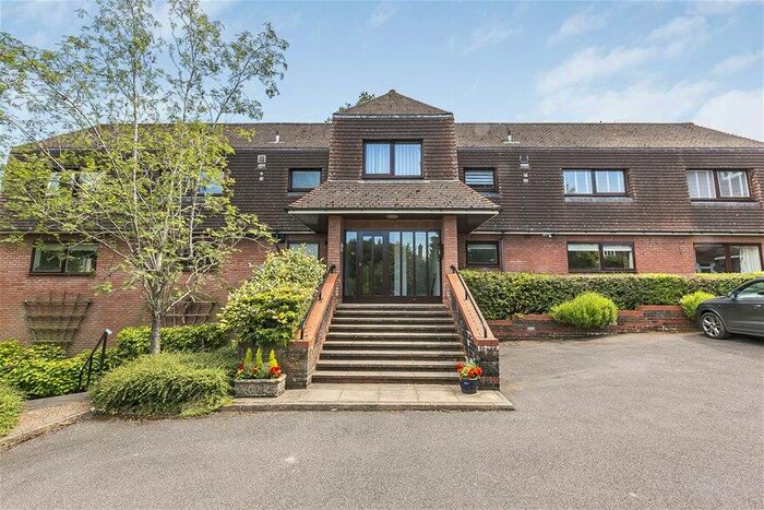 2 Bedroom Flat To Rent In Kirkwick Avenue, Harpenden, AL5