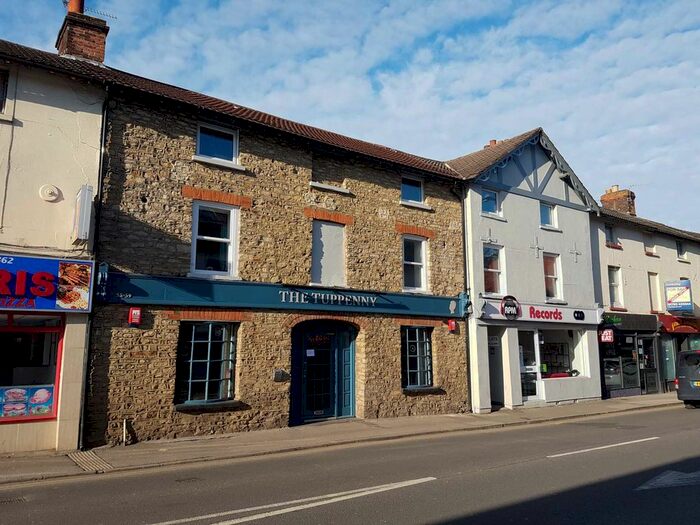 1 Bedroom Flat To Rent In Talk Of The Town Apartments, Devizes Road, SN1