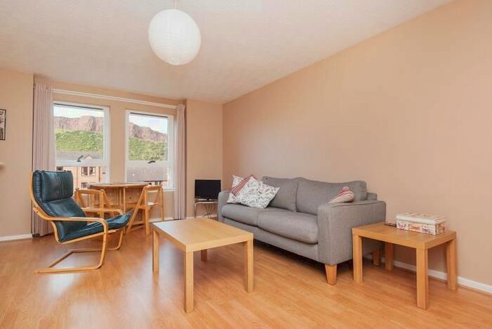 2 Bedroom Flat To Rent In Parkside Terrace, Edinburgh, EH16