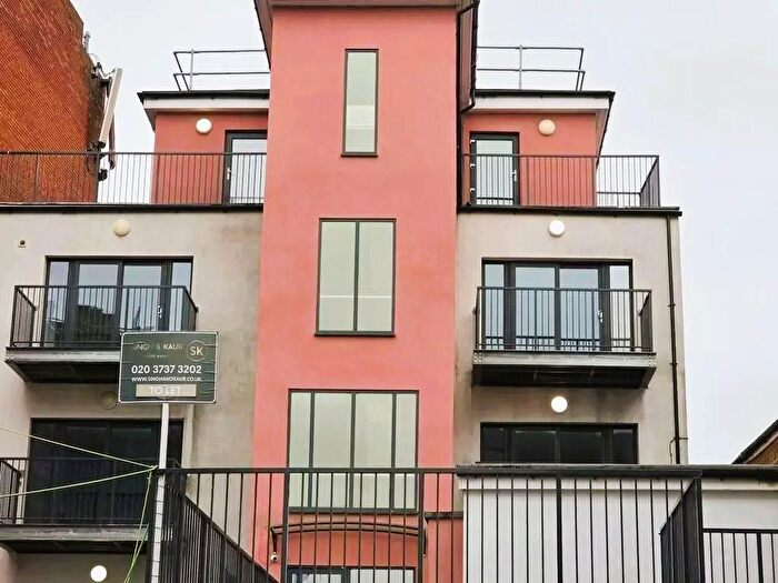 2 Bedroom Flat To Rent In High Street, Hounslow, TW3