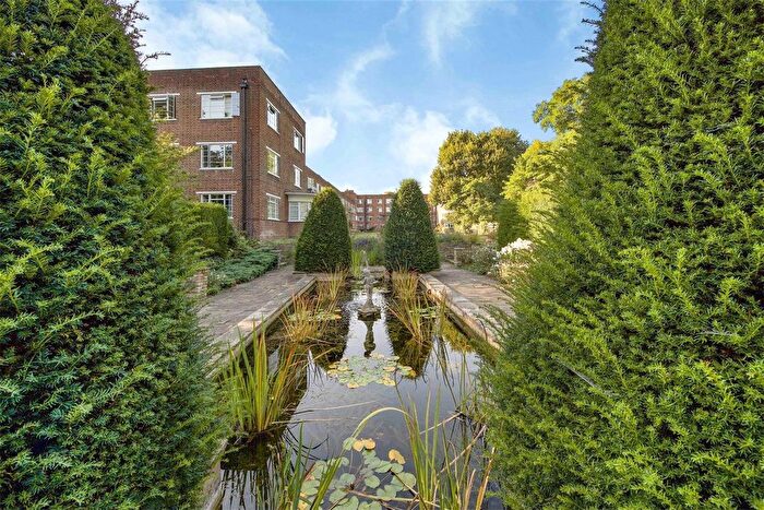 2 Bedroom Flat For Sale In Cambridge Park, East Twickenham, TW1