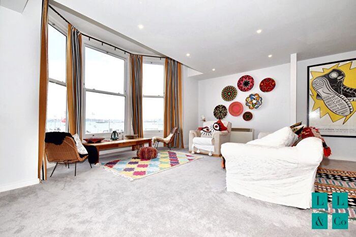 1 Bedroom Flat To Rent In Market Strand, Falmouth, TR11