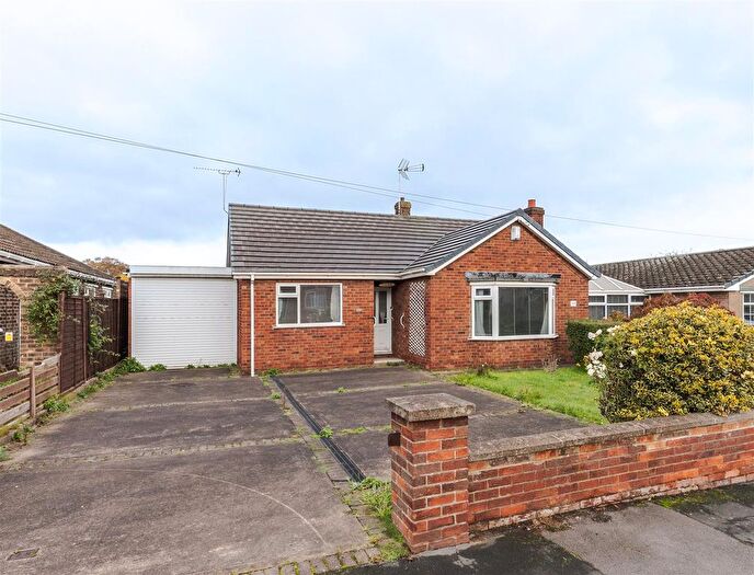 2 Bedroom Detached Bungalow For Sale In West Common Gardens, Scunthorpe, DN17