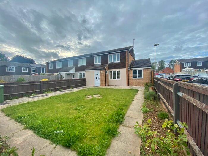 4 Bedroom End Of Terrace House To Rent In Lodden Avenue, Berinsfield, OX10