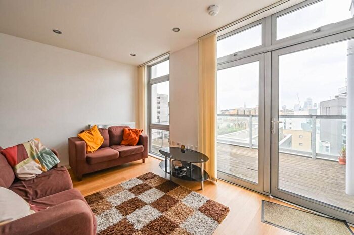 3 Bedroom Flat To Rent In Caspian Apartments, Limehouse, London, E14