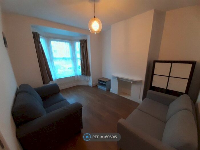 4 Bedroom Terraced House To Rent In Woodside Road, Southampton, SO17