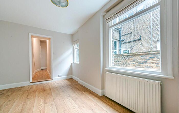 2 Bedroom Flat To Rent In Larcom Street, SE17