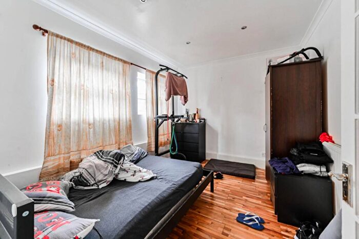 3 Bedroom House For Sale In Courtman Road, Tottenham, London, N17