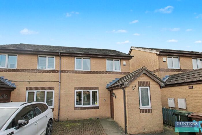 3 Bedroom Semi-Detached House For Sale In Bierley House Avenue, Bradford, BD4