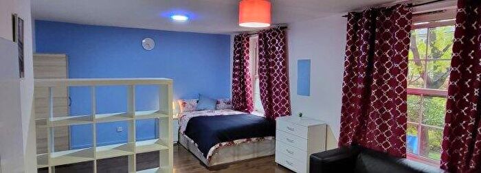 1 Bedroom Flat To Rent In Hollybush Gardens, E2