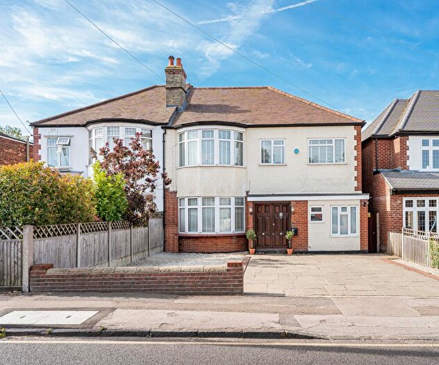5 Bedroom Semi-Detached House For Sale In Hadley Road, Enfield, EN2