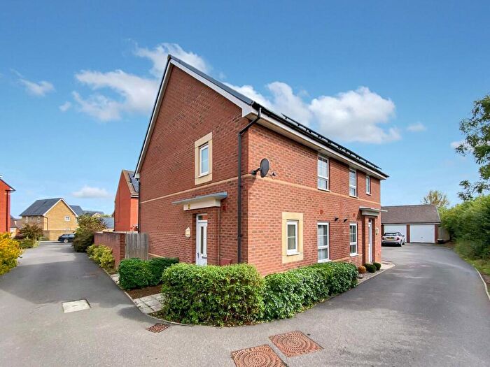 3 Bedroom Semi-Detached House For Sale In Hawthorn Road, Melksham, SN12