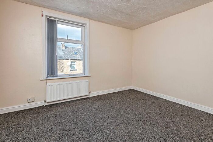3 Bedroom Terraced House For Sale In Burton Street, Bradford, BD4