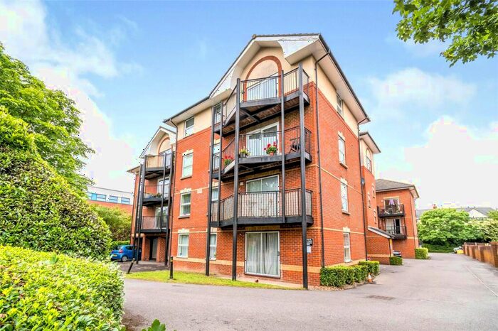 1 Bedroom Flat To Rent In Banister Gate, Archers Road, SO15