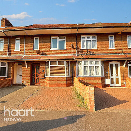 5 Bedroom Terraced House For Sale In Sunnymead Avenue, Gillingham, ME7