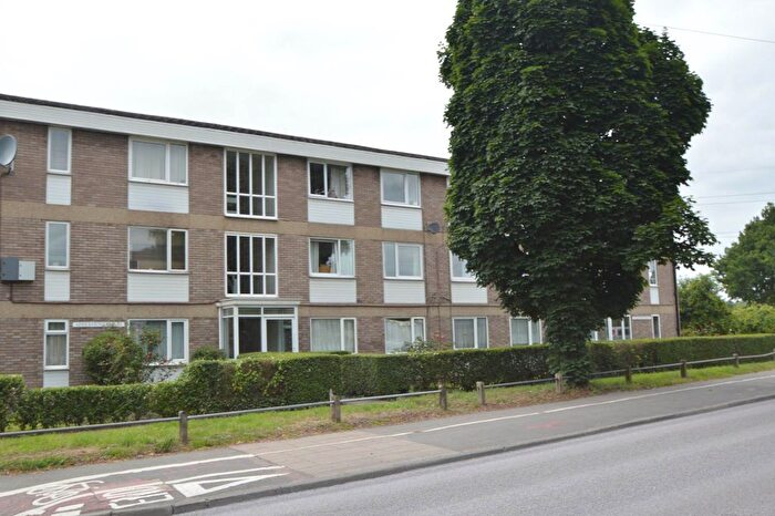 2 Bedroom Flat For Sale In Chertsey Road, Addlestone, KT15