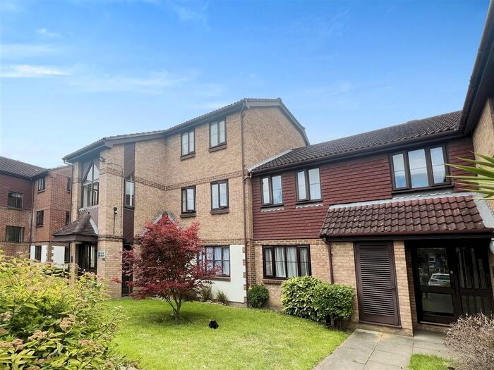 1 Bedroom Flat To Rent In Lewis Road, Mitcham, CR4