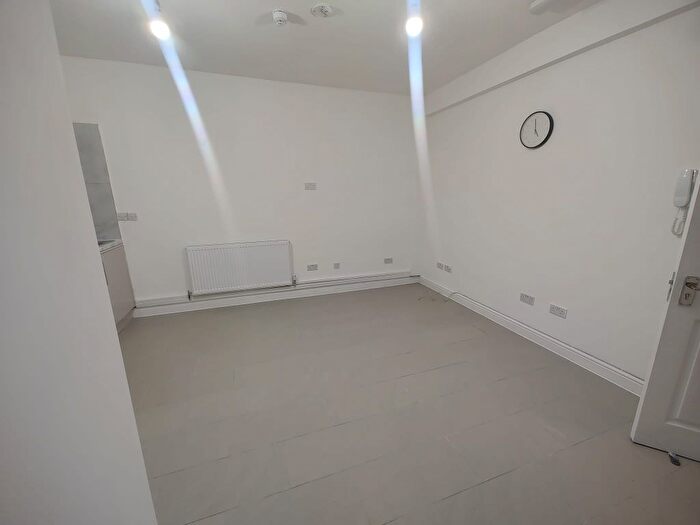 1 Bedroom Flat To Rent In Haunch Lane, Birmingham, B13