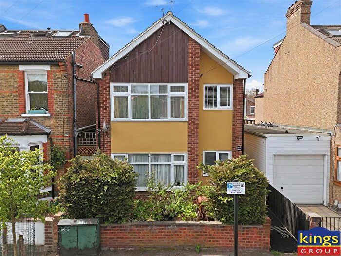 2 Bedroom Flat For Sale In Kitchener Road, London, E17