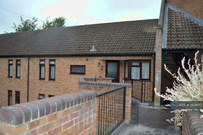 2 Bedroom Maisonette To Rent In Fulflood Court, Winchester, SO22